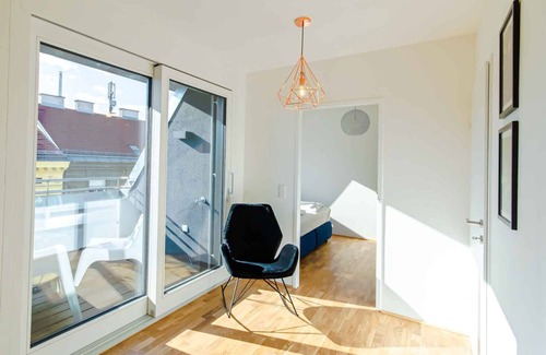 Weißgerber Apartment | Luxurious & Cozy | Prime Location, ♛King Bed, View