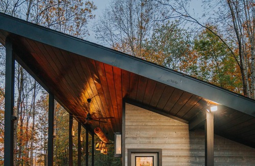 Barneveld Apartment | Luxurious Custom Tiny House with Hot Tub & Sauna