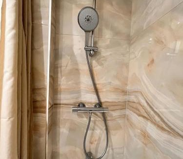 Oxford House | Luxurious double bedroom, ensuite with free Wifi.