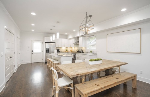 Buena Vista House | Luxurious Downtown Home w/HUGE Rooftop! 1.5m to Broadway!
