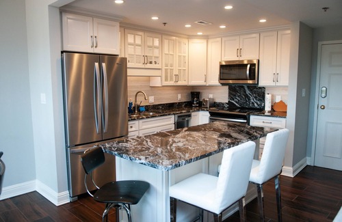 Downtown Condo | Luxurious downtown office, walk to Rupp Arena