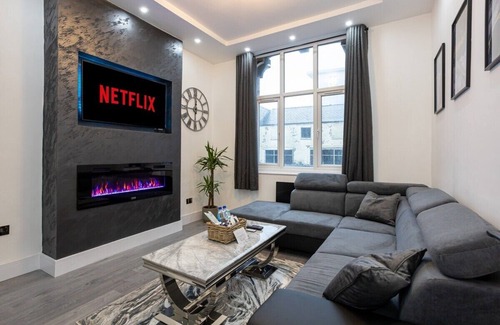 Bolton Apartment | Luxurious Duplex in Bolton – Sleeps 6 – Parking