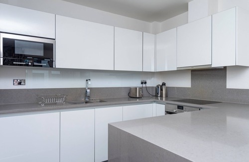 Ealing Apartment | Luxurious Ealing apartment with incredible views