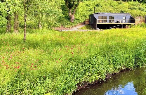 Market Drayton Cabin | Luxurious Eco Cabin with River Views