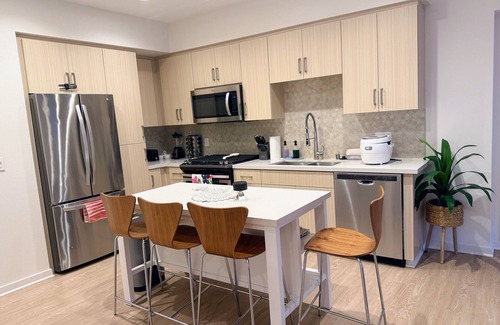 Airport Area Apartment | Luxurious enchanted accommodation with sunny views