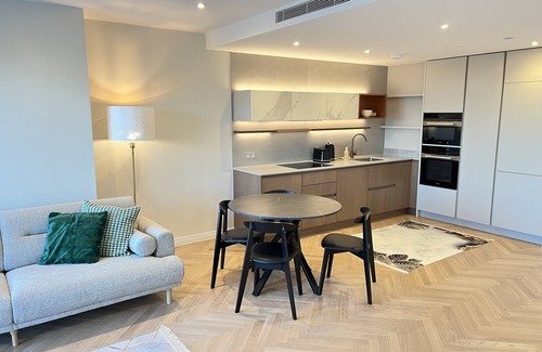 Parsons Green and Walham Apartment | Luxurious Entire Family Apartment in Chelsea