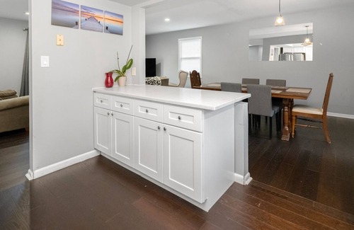Glasser House | LUXURIOUS ESCAPE IN LAKEHOUSE W/ 4BR PKG&GAMEROOM