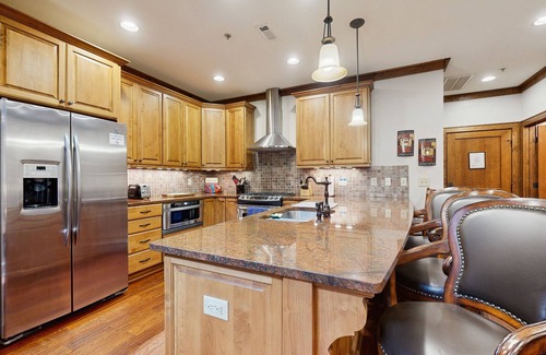 Firefly Cove Condo | Luxurious escape in the heart of Lake Lure with Wifi and Private Porch