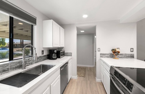 Palm Desert Condo | Luxurious Fairway Condo Resort