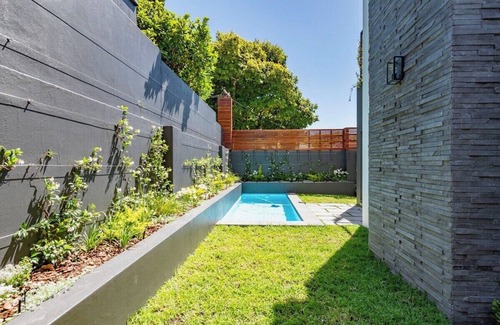 Newlands House | Luxurious Family home in Newlands with Pool