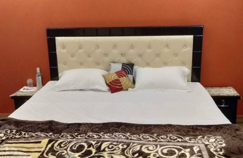 Noida Apartment | Luxurious family living - 5 min walk from metro station