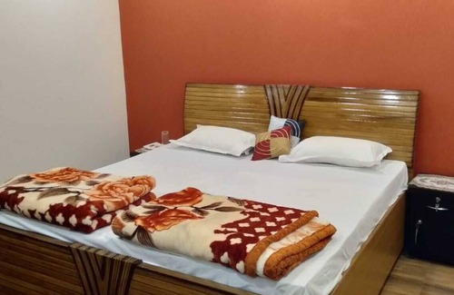 Noida Apartment | Luxurious family living - 5 min walk from metro station
