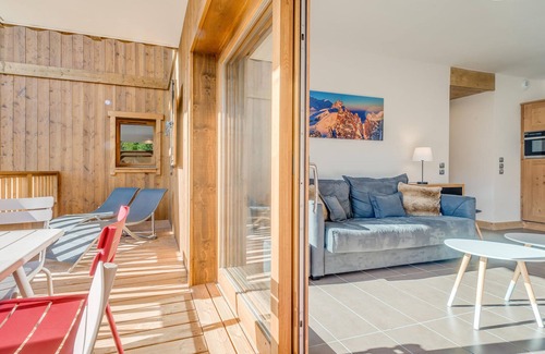 Champagny-en-Vanoise Apartment | Luxurious ski-in/ski-out apartment, WIFI, linens included