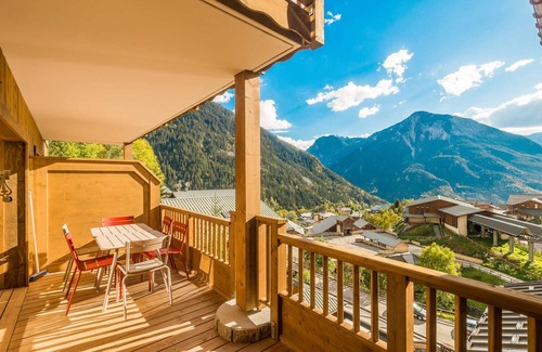 Champagny-en-Vanoise Apartment | Luxurious ski-in/ski-out apartment, WIFI, linens included