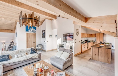 Champagny-en-Vanoise Apartment | Luxurious 7-Room Duplex for 14 with Jacuzzi & Sauna in Champagny-en-Vanoise
