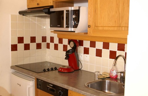 Prapoutel Apartment | Luxurious 3-BR Cabin at the Foot of the Slopes with Spa Access