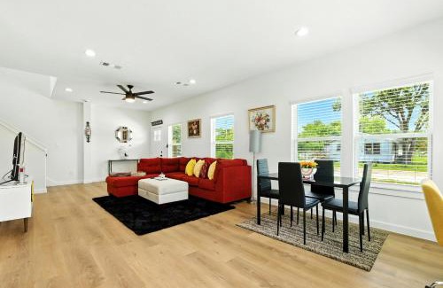 Northeast Houston Apartment | Luxurious Fully Furnished Newly Built 3 bedroom House Close To Downtown and IAH