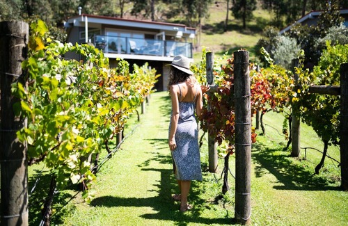 Yarra Glen Villa | Luxurious Garden Spa Villa located in Steels Creek, Yarra Valley