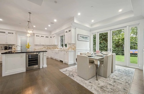 Brentwood House | Luxurious Gated & Private Estate in Brentwood w/6 Bedroom, Pool, Movie Theater