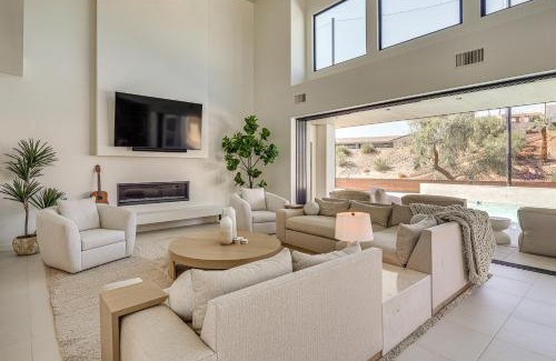 Residential Estates House | Luxurious Getaway on Lake Havasu Golf Course!