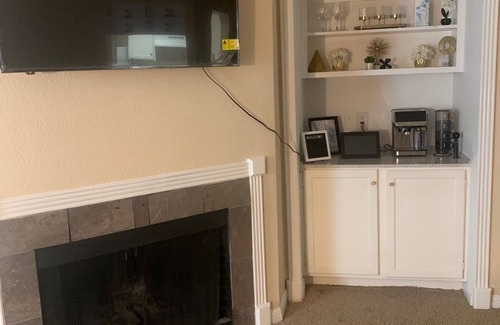 Houston Apartment | Luxurious Getaway near IAH Airport