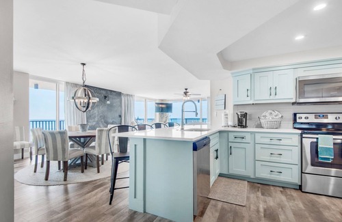 Thomas Drive Condo | 🌴Luxurious-Gulf FRONT-TWO Large Gulf Front Pools-2BR Summerhouse 106🌴
