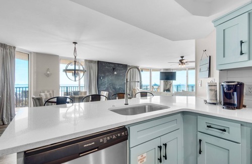 Thomas Drive Condo | 🌴Luxurious-Gulf FRONT-TWO Large Gulf Front Pools-2BR Summerhouse 106🌴