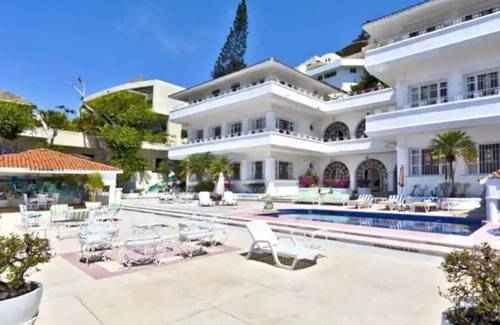 La Condesa House | Luxurious house of "Juan Gabriel" in Acapulco Bay
