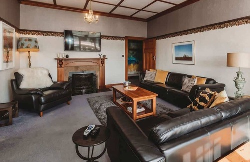 New Plymouth Villa | Luxurious Heritage Home in New Plymouth