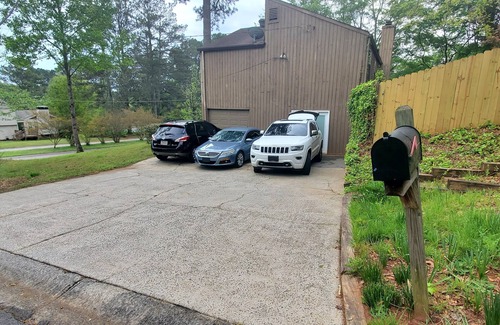 Kennesaw House | Luxurious Hideaway minutes away from downtownWoodstock, KSU, Town Center Mall