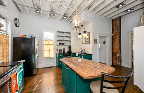Niles House | Luxurious Historic Victorian