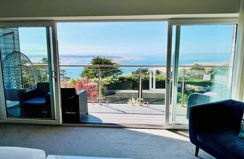 Aberdovey House | Luxurious Holiday Home - Aberdovey- 4 En-Suite Bedrooms & Spectacular Sea Views!
