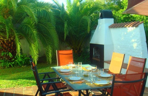 Stellenbosch House | Luxurious holiday home, solar heated pool, near Cape Town