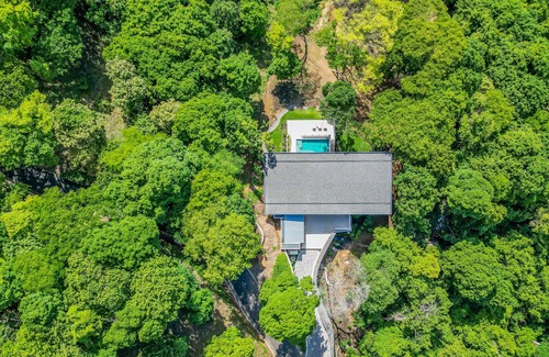 North Pacific Coast House | Luxurious home near beaches with infinity pool, outdoor kitchen, & mtn views