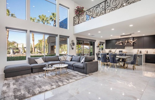 Seven Hills House | Luxurious Home: Pool, Gym, Cinema, & More