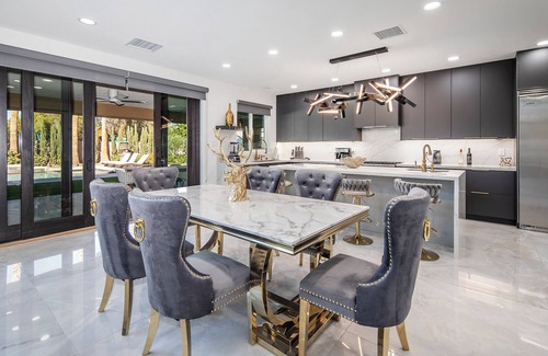 Seven Hills House | Luxurious Home: Pool, Gym, Cinema, & More