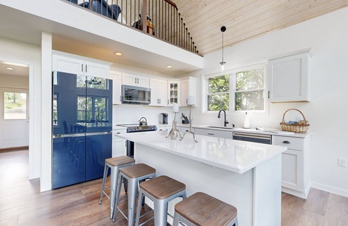 Eastman House | Luxurious home with hot tub, electric fireplace, and stunning views