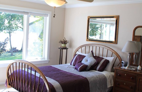 Sauk Centre House | Luxurious Home With Lake Views, Fireplace, Whirlpool Tub
