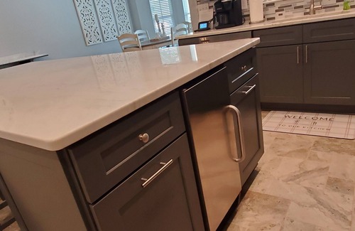 Foley House | Luxurious House ~Sleeps 25/7 baths~Private Pool/Spa & Pickleball Ct, Pets/Beach