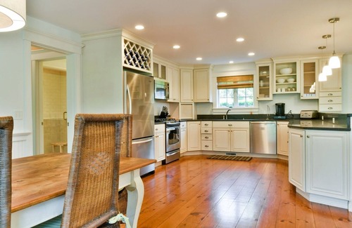 Nantucket House | Luxurious Island Escape: Spacious, Ideally Located Near Surfside Beaches & Town