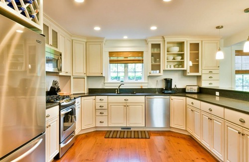 Nantucket House | Luxurious Island Escape: Spacious, Ideally Located Near Surfside Beaches & Town
