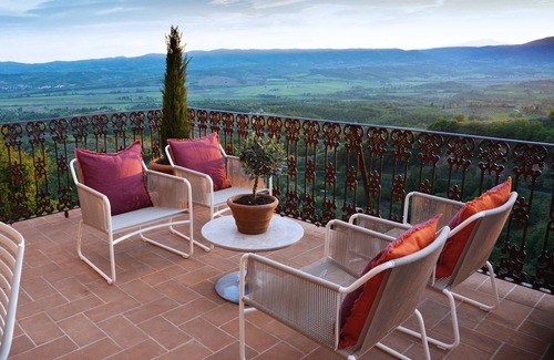 Monteleone d'Orvieto Apartment | Luxurious & romantic Residence, designer interiors, heated pool & hot tub, views