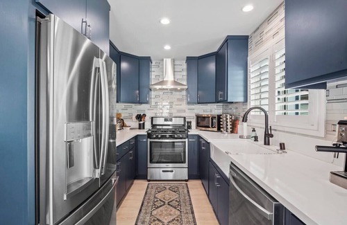 Toluca Lake House | Luxurious LA Retreat with Hot Tub, Gym & Workspace