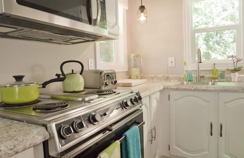 Lake Claire Cottage | Luxurious Lake Claire Cottage & Gorgeous Gardens