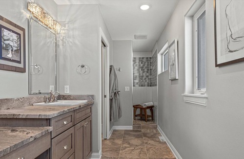 Mukwonago House | Luxurious Lake Home - Sleeps 14 - Southeast WI