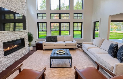 Bartlett Villa | Luxurious Lake & Mountain Retreat with Ledge Views