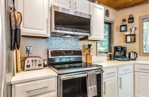 Lake Norman of Catawba House | Luxurious Lake Norman Lakehouse w/Boat Dock & Ramp