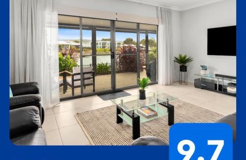 Victor Harbor House | Luxurious Lakefront on Franklin Island