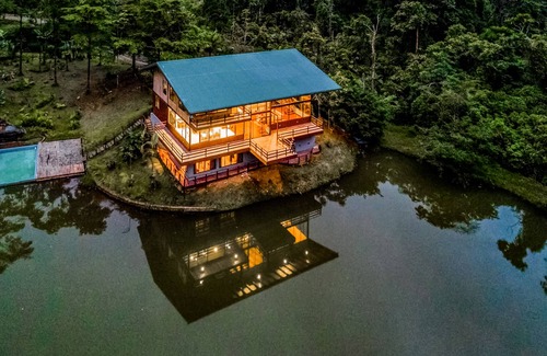 Penas Blancas House | Luxurious lakefront Designer Villa in a Private Reserve - near Arenal Volcano
