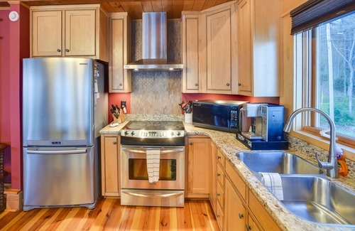 Groveoak Cottage | Luxurious Lakefront Paradise in Scottsboro w/Dock